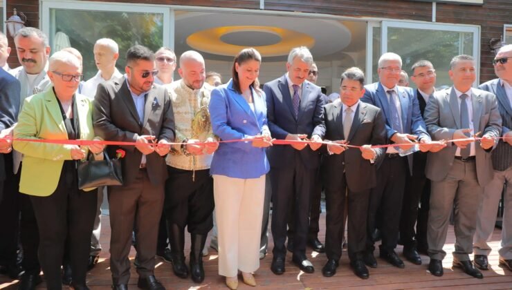 Anıt Park & Kafe açıldı