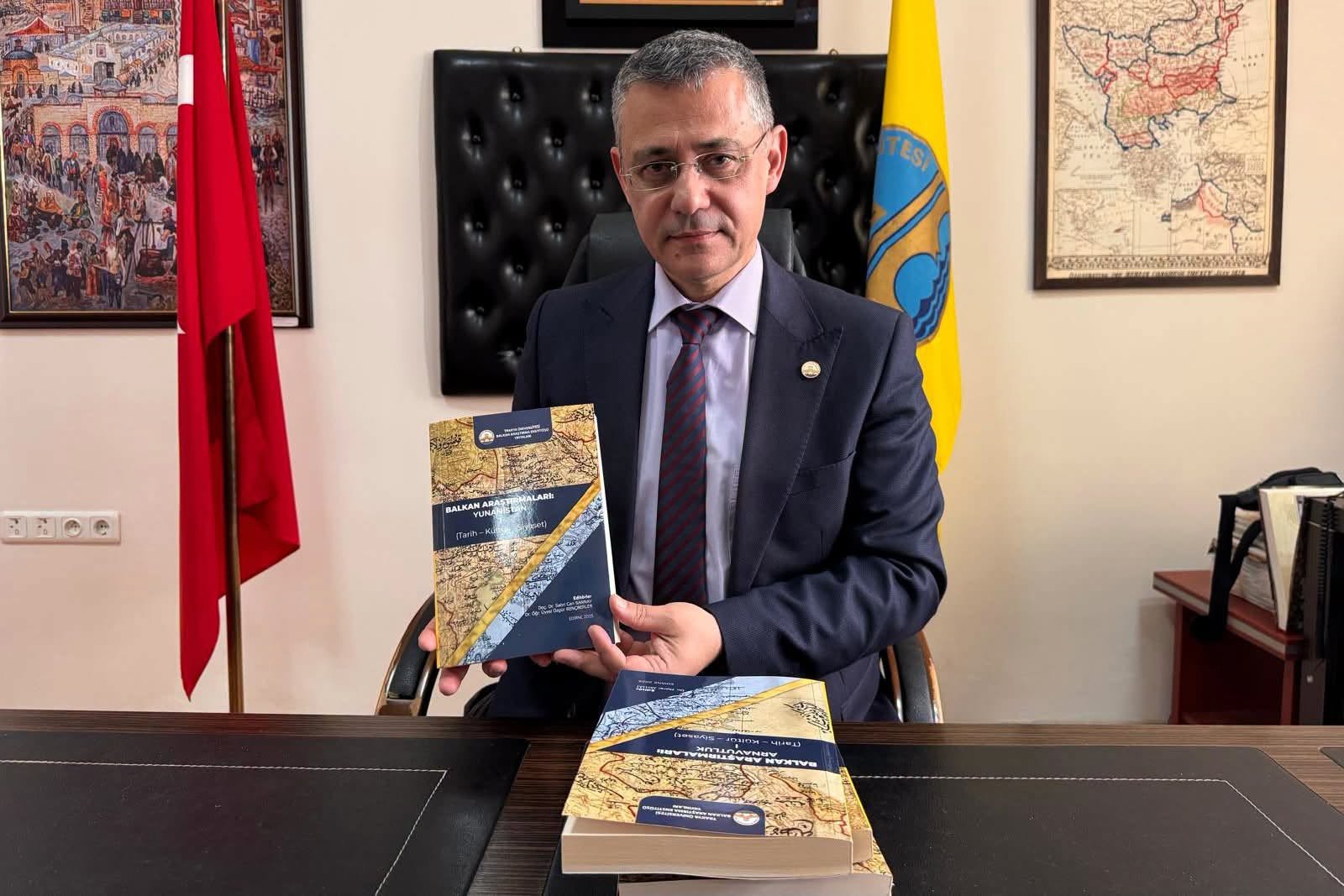 Geçerli görselin alternatif metni yok. Dosya adı: balkan-kitap.jpg