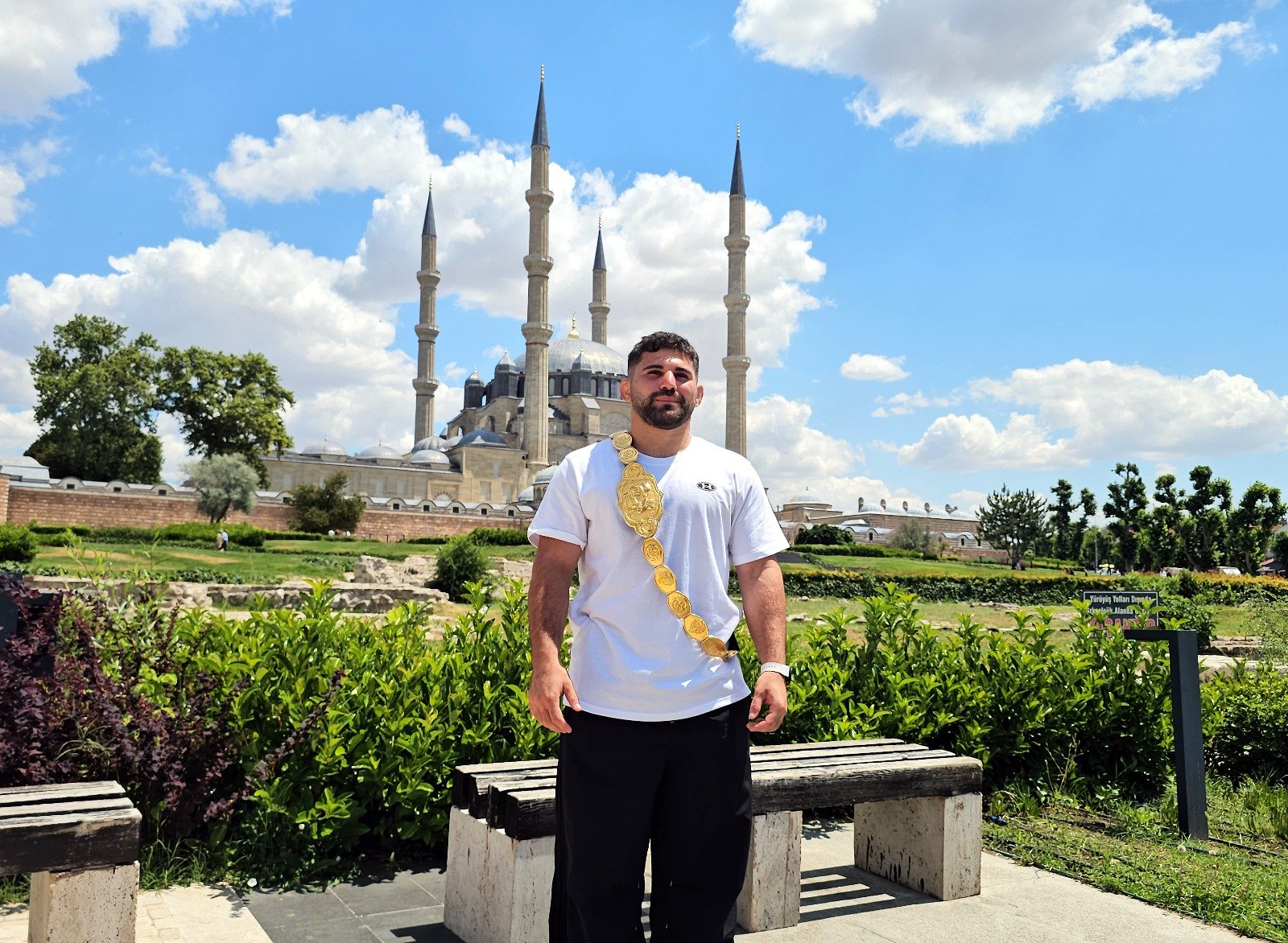 Geçerli görselin alternatif metni yok. Dosya adı: baspehlivan-gencan-11.jpeg
