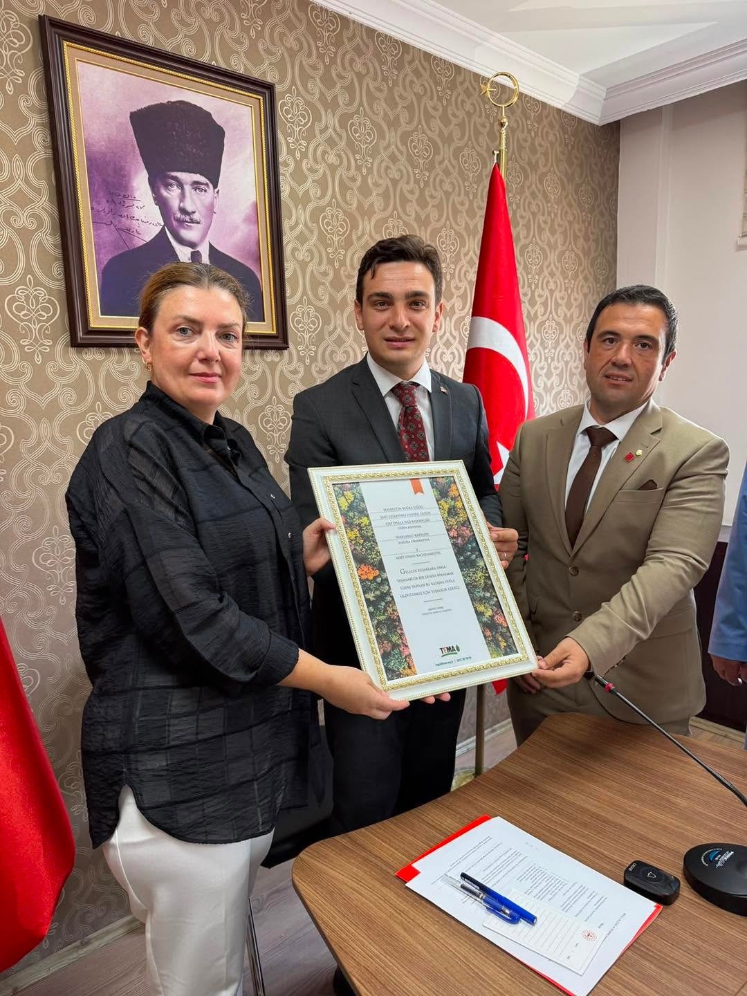 Geçerli görselin alternatif metni yok. Dosya adı: chp-ipsala.jpg