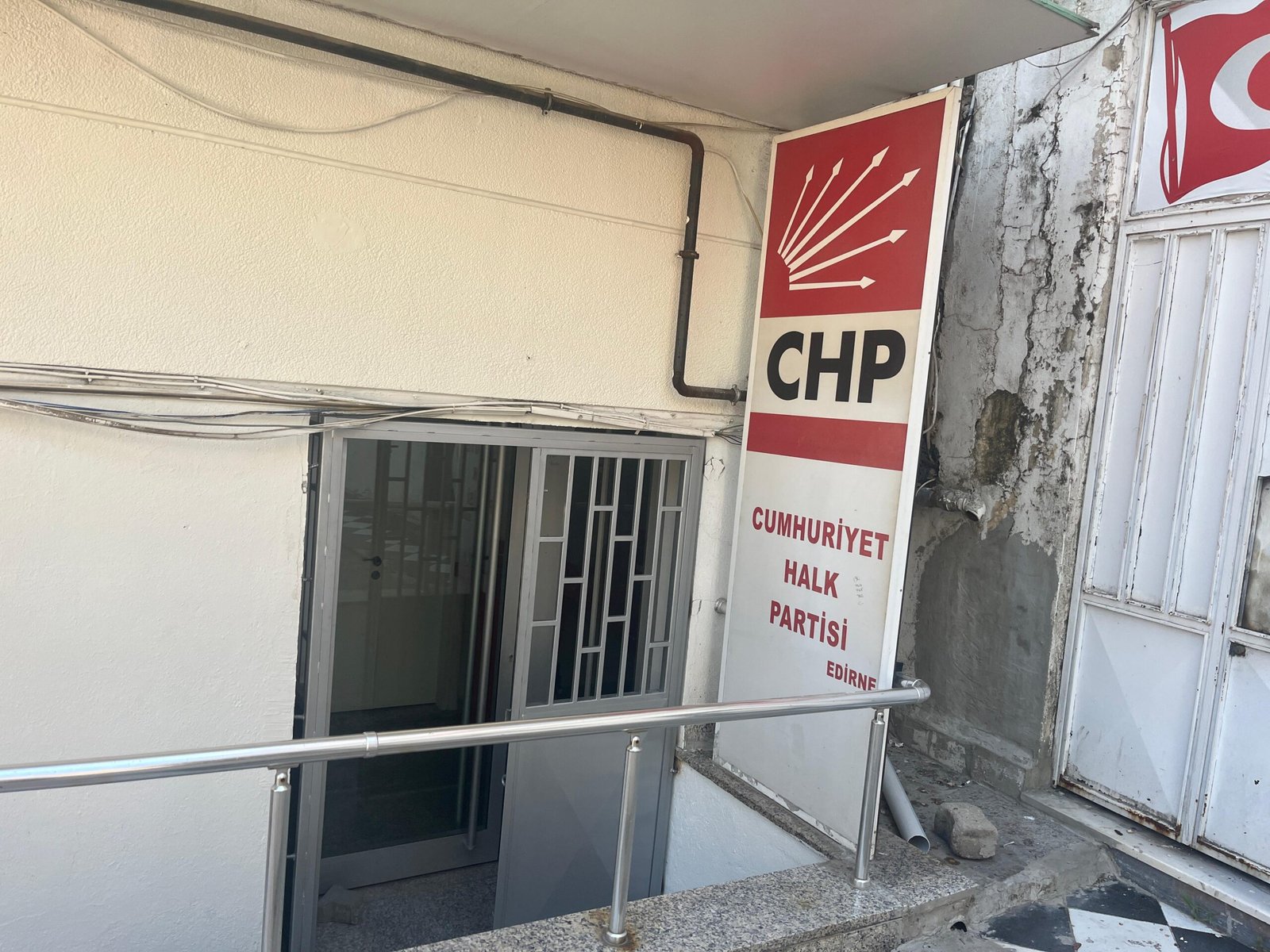 Geçerli görselin alternatif metni yok. Dosya adı: chp-kilit1-scaled.jpg