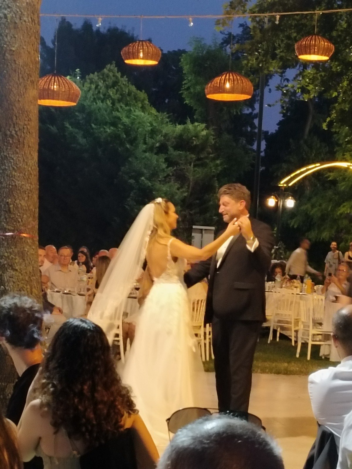 Geçerli görselin alternatif metni yok. Dosya adı: dugun.jpg