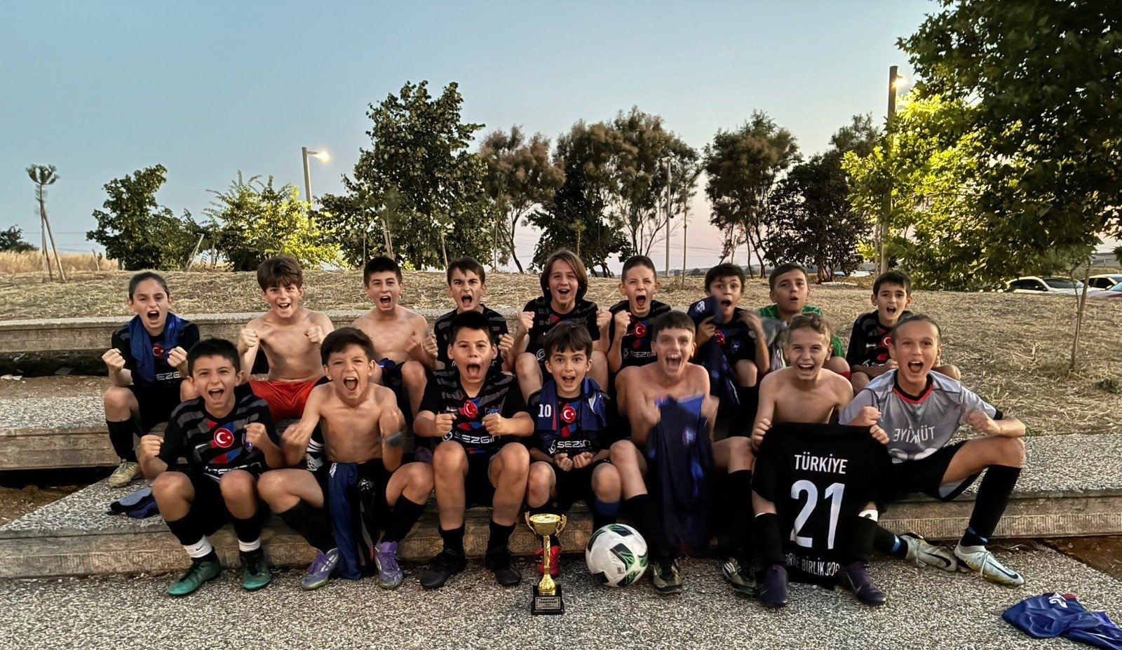 Geçerli görselin alternatif metni yok. Dosya adı: edirne-birlik-spor.jpg
