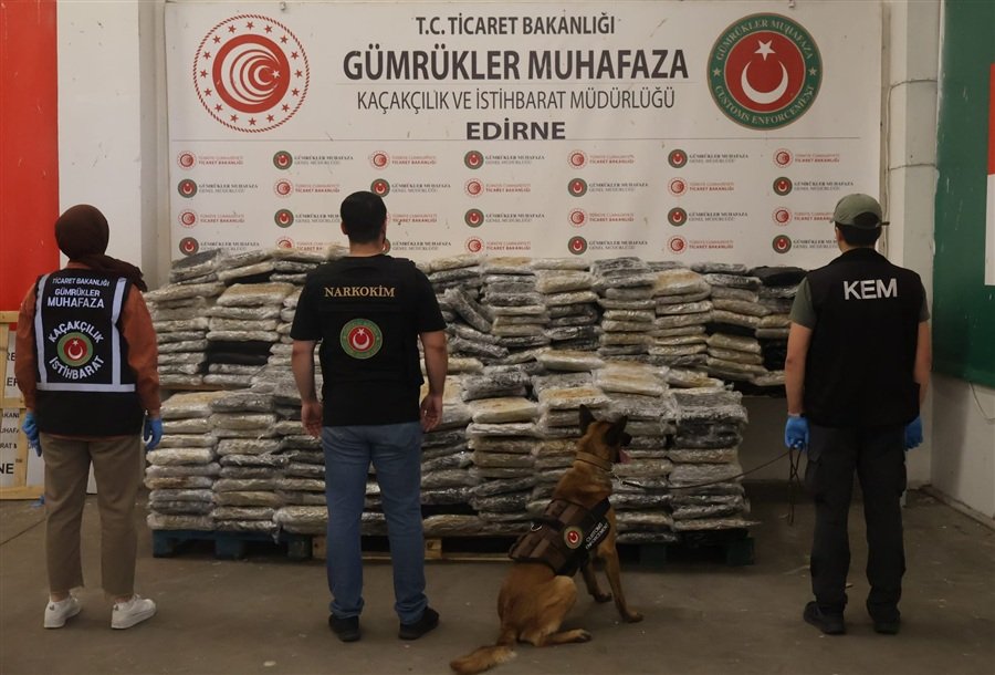 Geçerli görselin alternatif metni yok. Dosya adı: kapikule-uyusturucu-yakalamasi-fotograf-2.jpeg