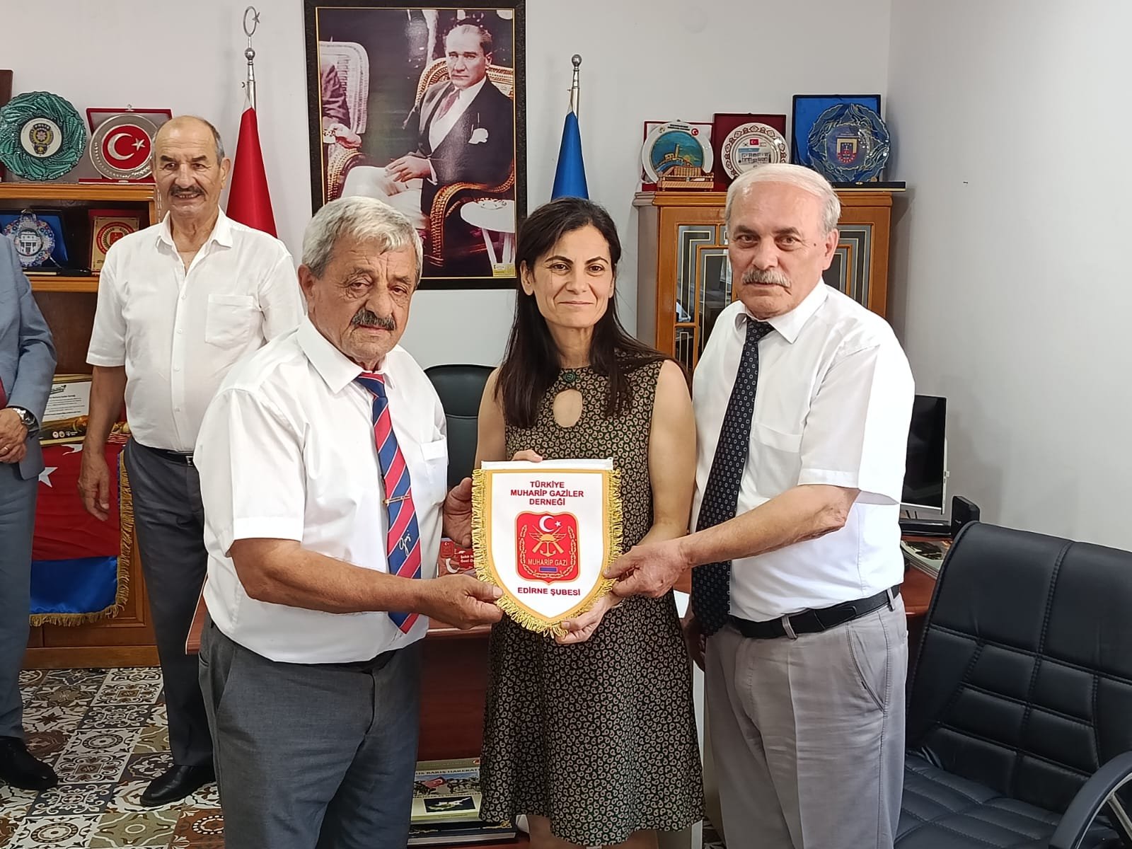 Geçerli görselin alternatif metni yok. Dosya adı: kibris-baris-gazi-7.jpeg