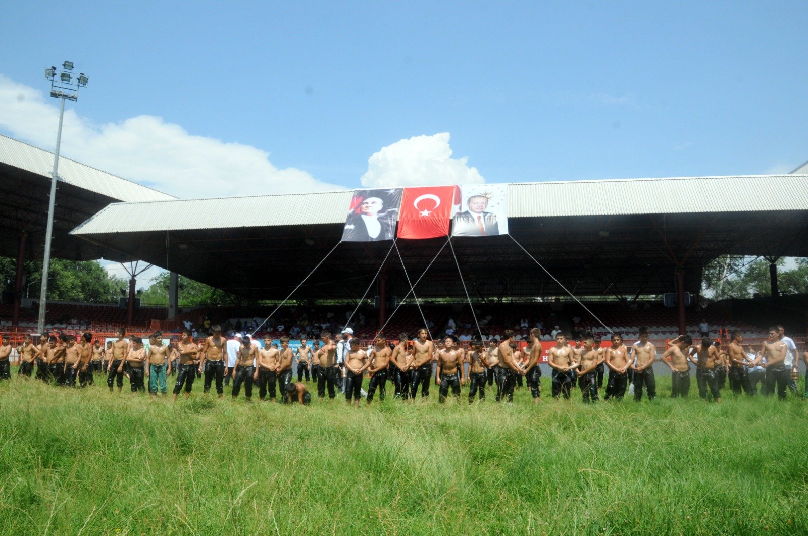 Geçerli görselin alternatif metni yok. Dosya adı: kirkpinar-ilk-gun-10.jpeg