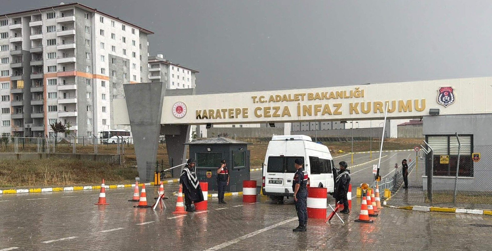 Geçerli görselin alternatif metni yok. Dosya adı: oguzhan.jpg