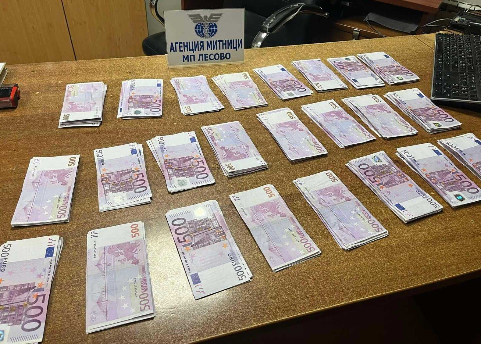Geçerli görselin alternatif metni yok. Dosya adı: para.jpg