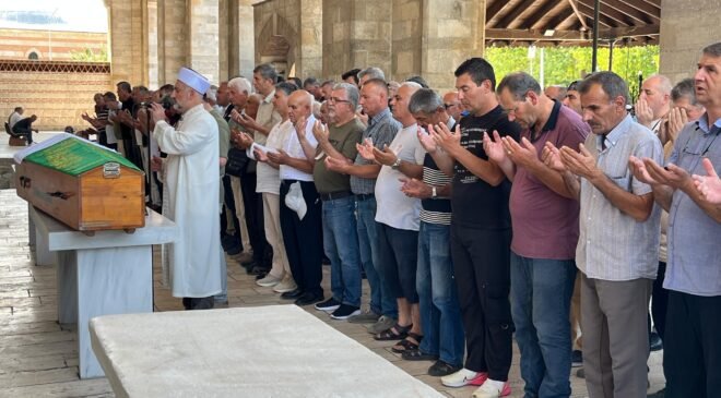Sosyete Manavı’na son veda!