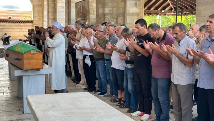 Sosyete Manavı’na son veda!