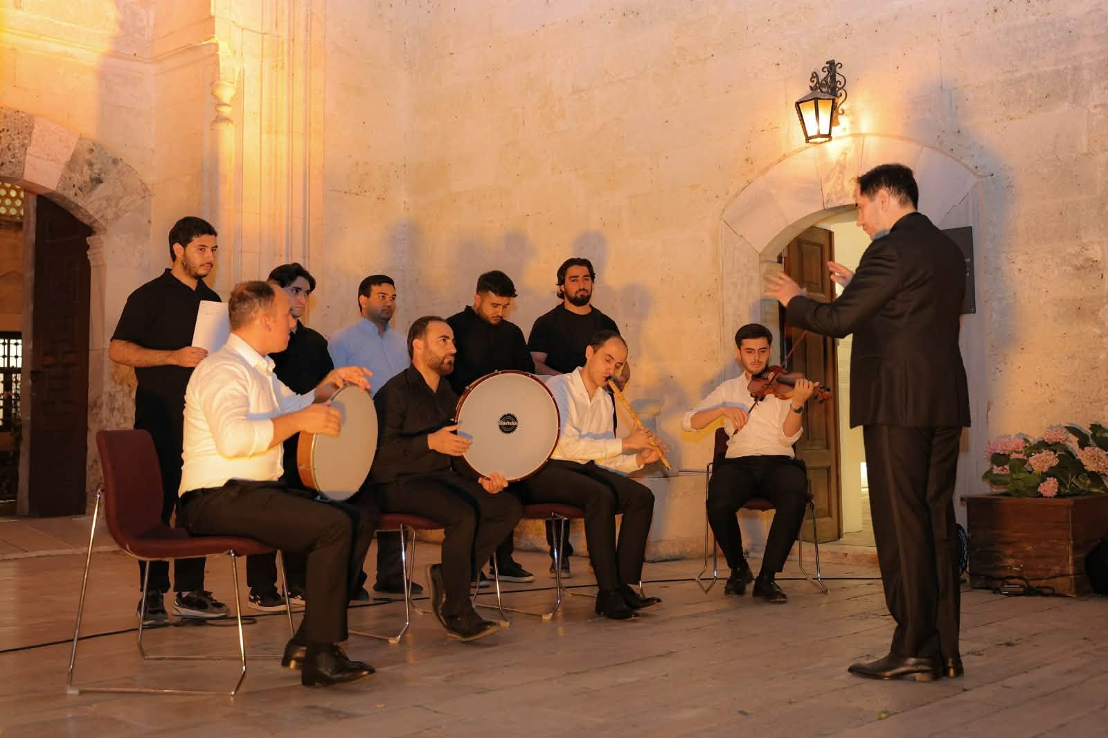 Geçerli görselin alternatif metni yok. Dosya adı: tu-konser.jpg