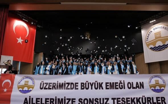 TÜ Mimarlık Fakültesi mezunlarını uğurladı