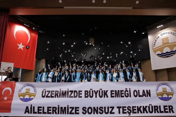 Geçerli görselin alternatif metni yok. Dosya adı: tu-mezun2.jpg
