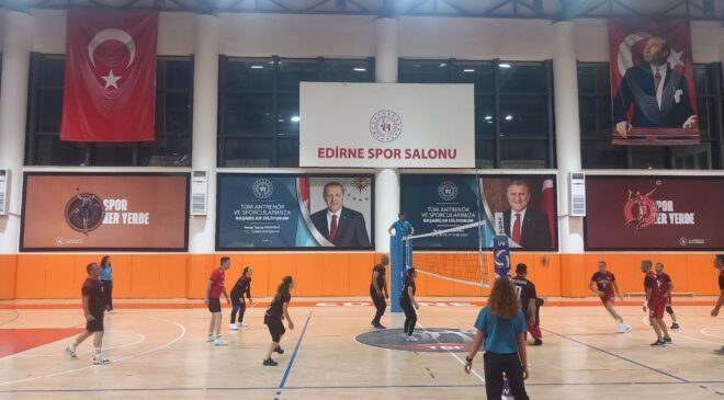 Voleybol turnuvasında finale doğru
