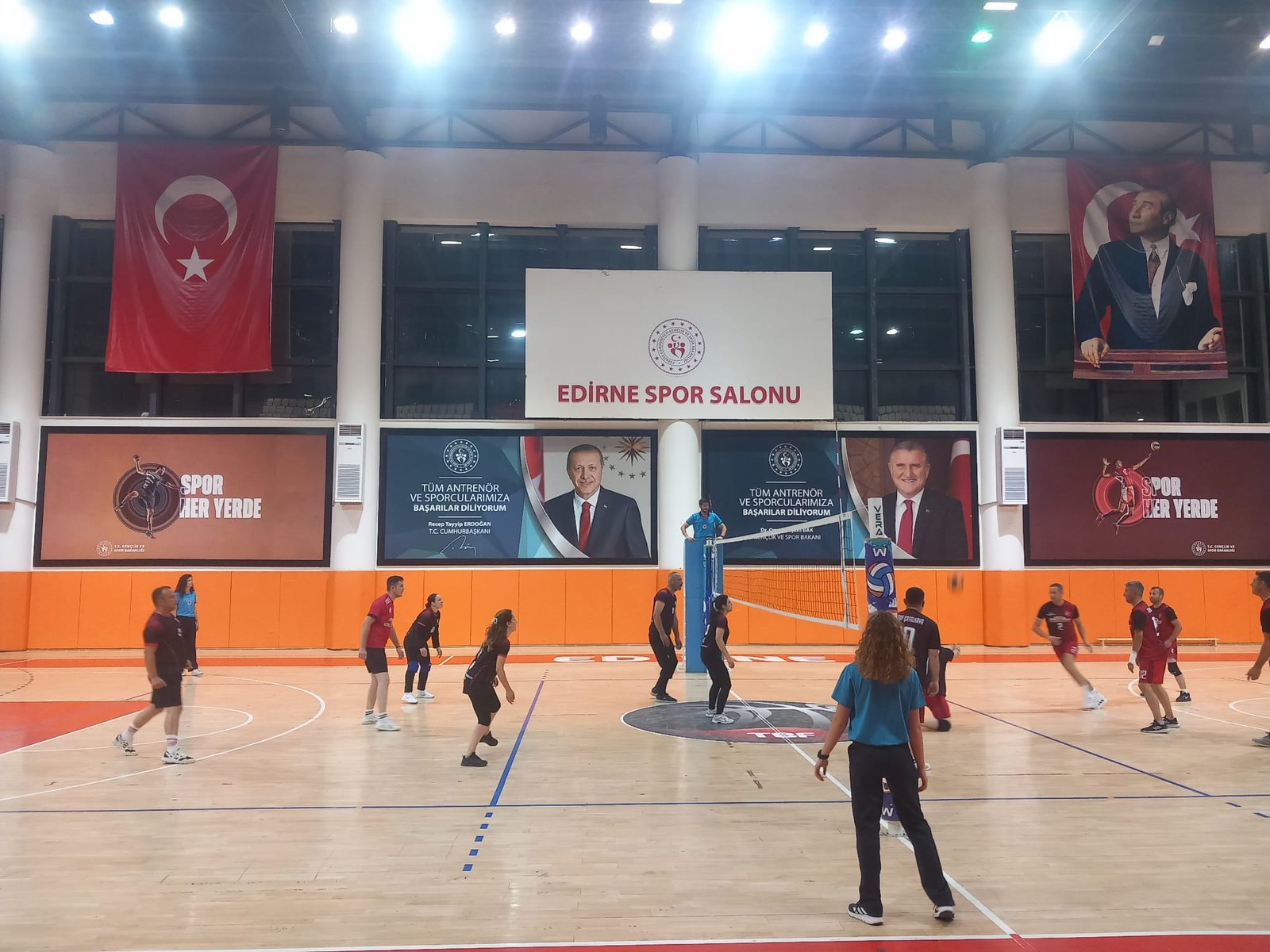 Geçerli görselin alternatif metni yok. Dosya adı: voleybol-7.jpg