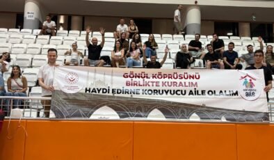 Voleybol turnuvasında anlamlı mesaj