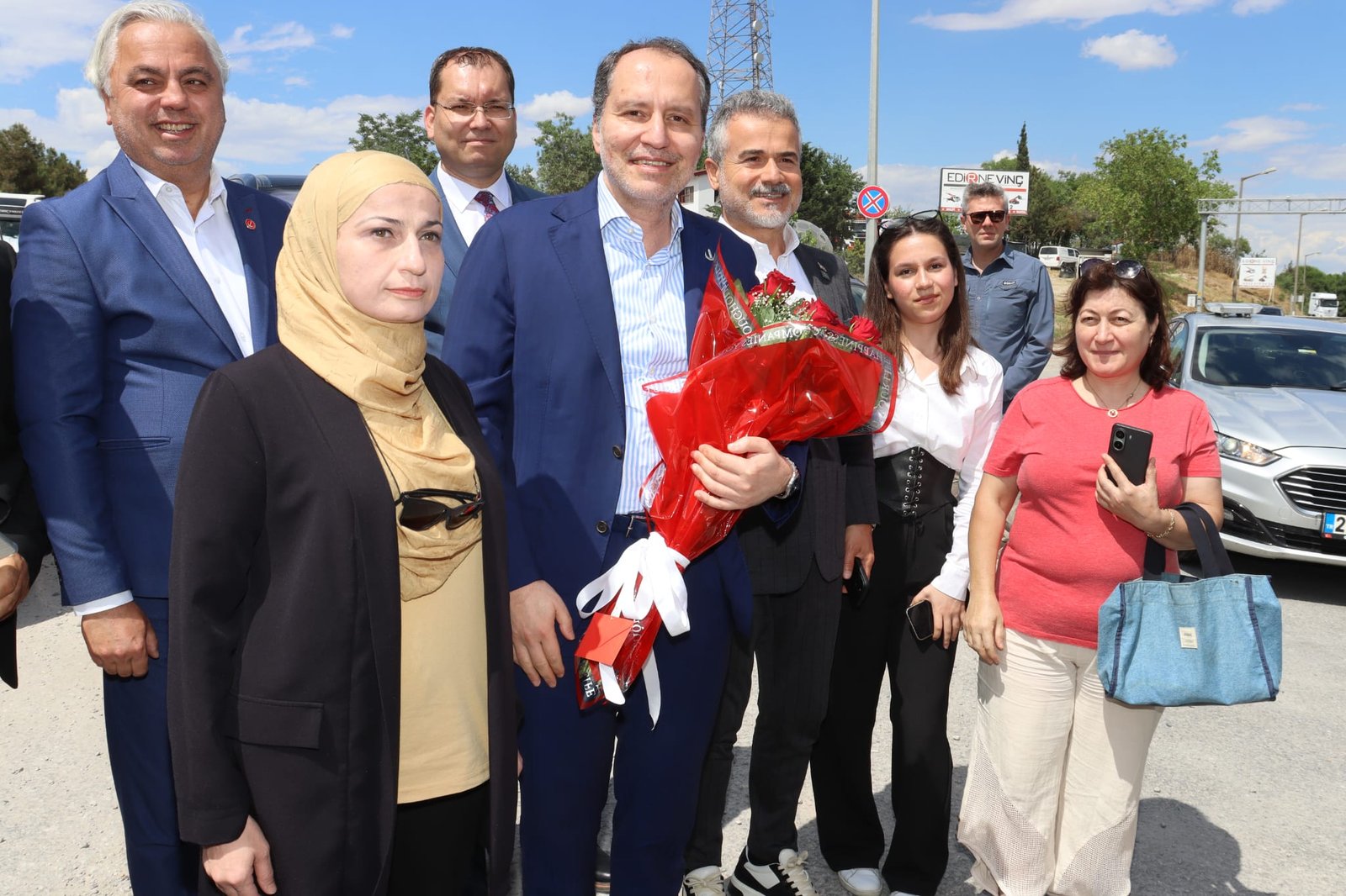 Geçerli görselin alternatif metni yok. Dosya adı: yeniden-refah-1.jpeg