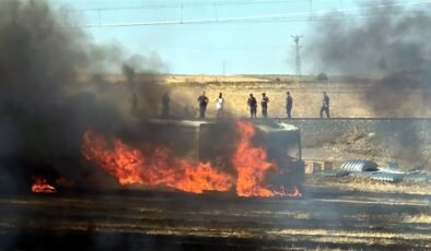 TIR yangında kül oldu, tarla zarar gördü!