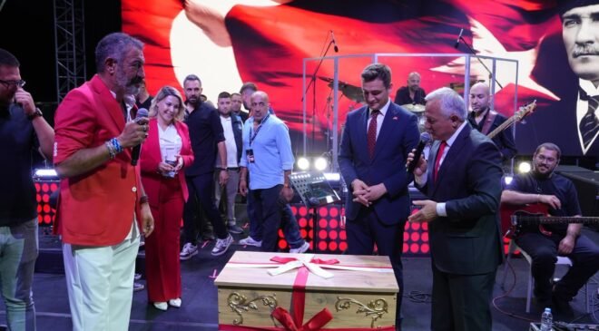 Hakan Altun’a ‘çeyiz sandığı’ hediyesi