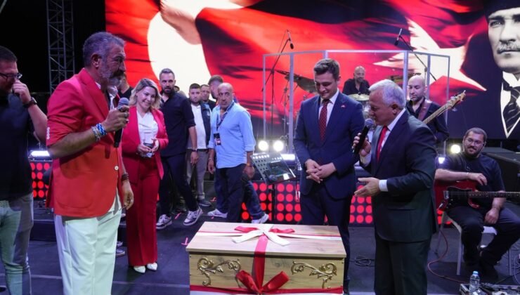 Hakan Altun’a ‘çeyiz sandığı’ hediyesi
