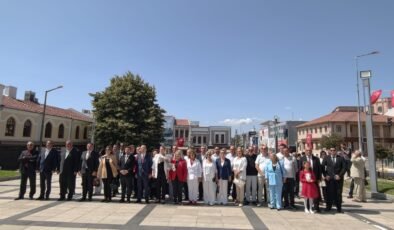 CHP’den anıtta tören