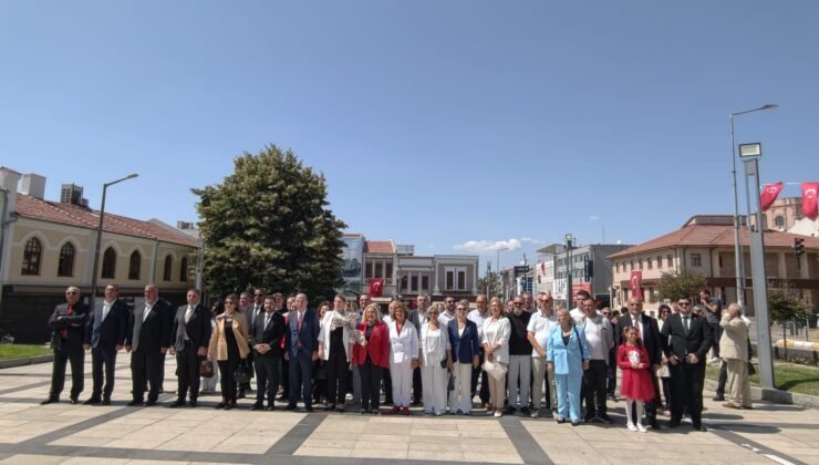 CHP’den anıtta tören