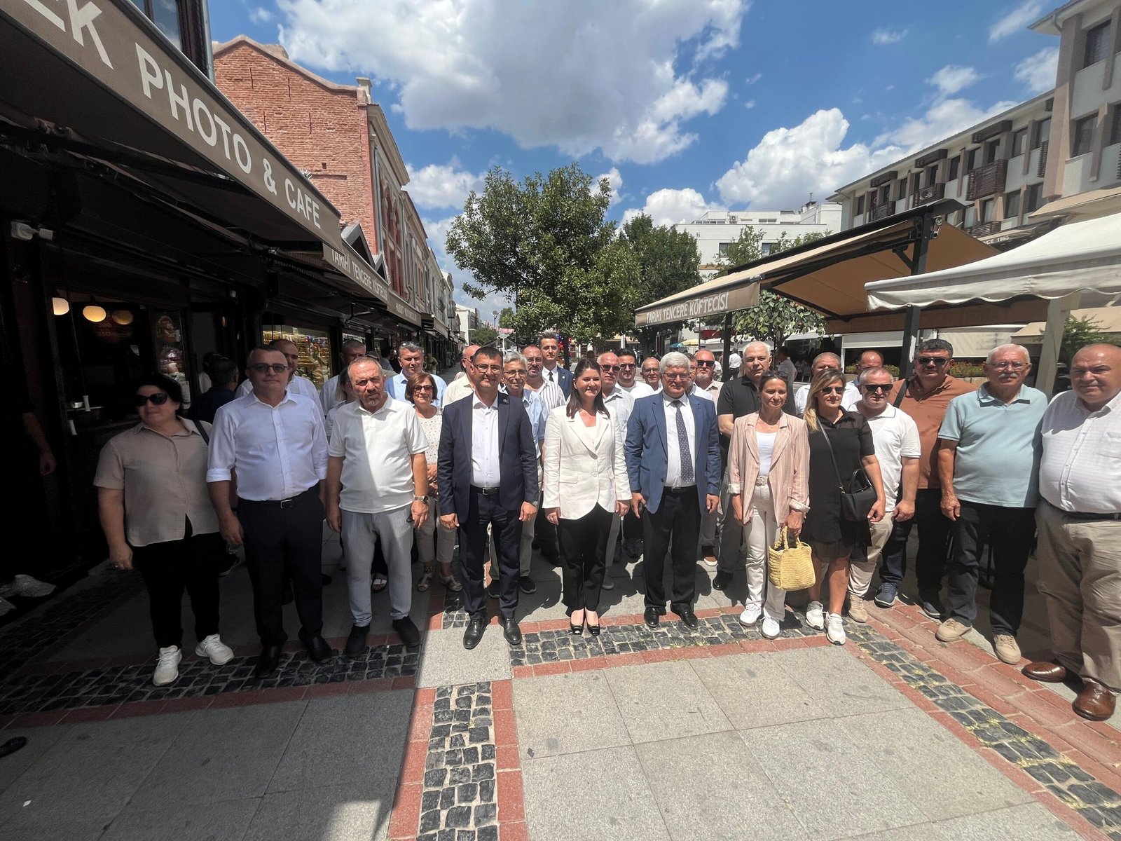 Geçerli görselin alternatif metni yok. Dosya adı: filiz-esnaf2-scaled.jpg