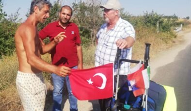 İtalya’dan Japonya’ya yürüyor