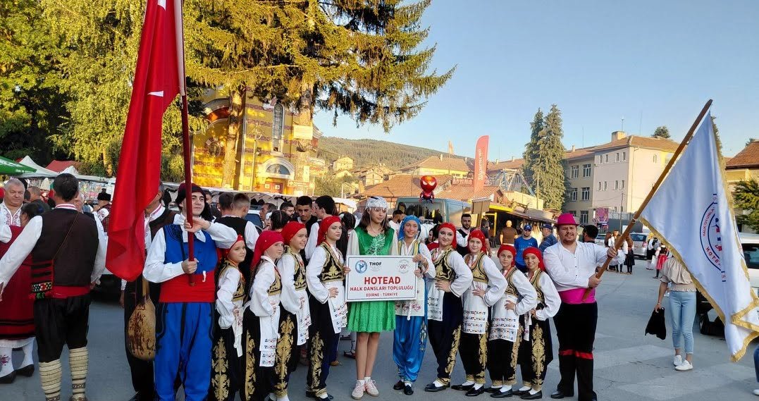 Geçerli görselin alternatif metni yok. Dosya adı: hotead.jpg