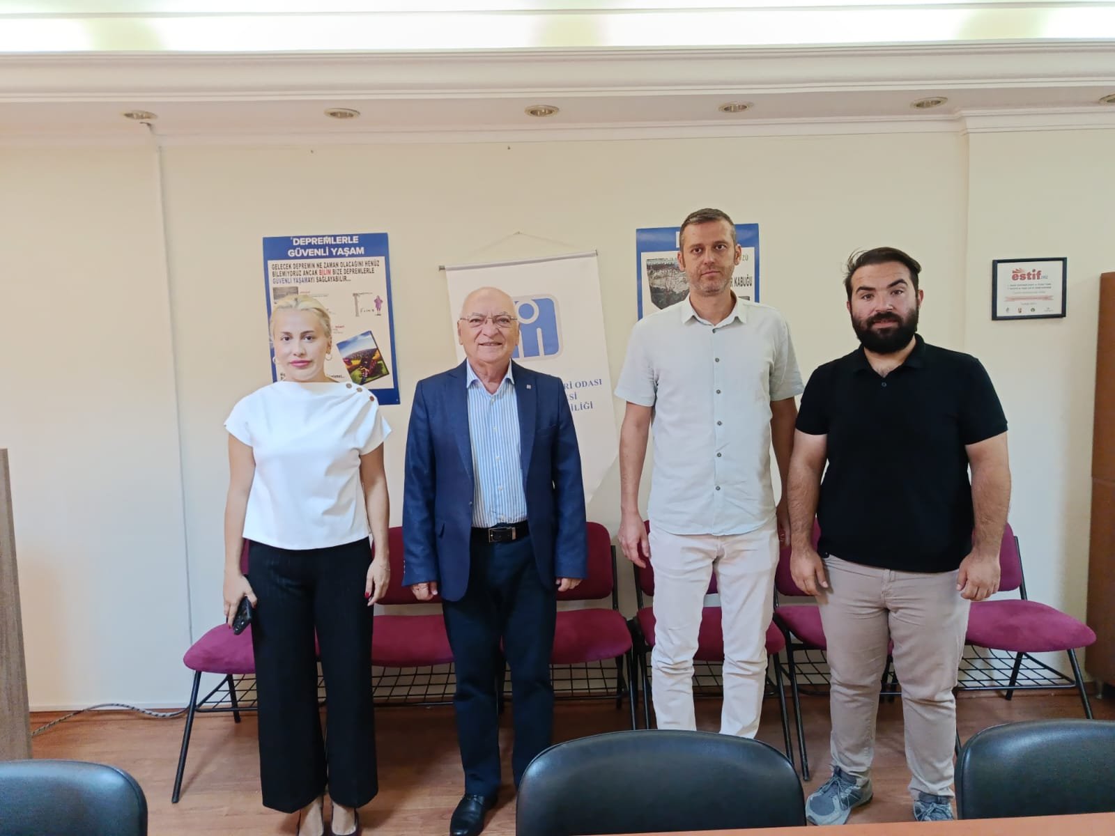 Geçerli görselin alternatif metni yok. Dosya adı: insaat-muhendisleri1.jpg