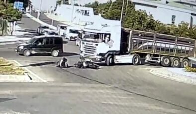 TIR’la çarpışan motosikletli yaralandı