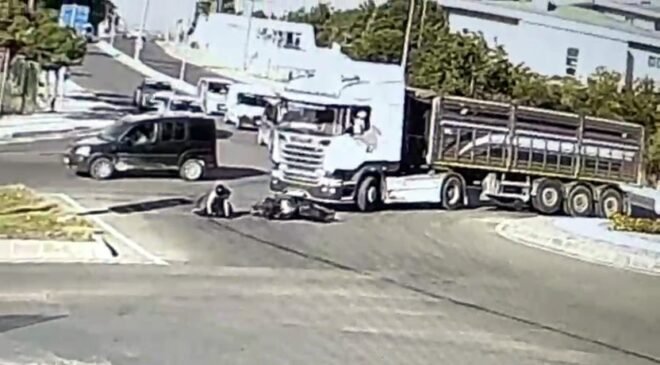 TIR’la çarpışan motosikletli yaralandı