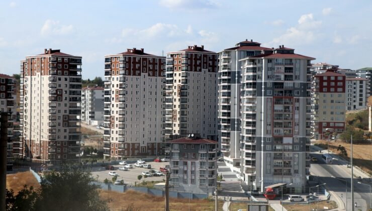 Üniversitelinin ilk sınavı barınma!