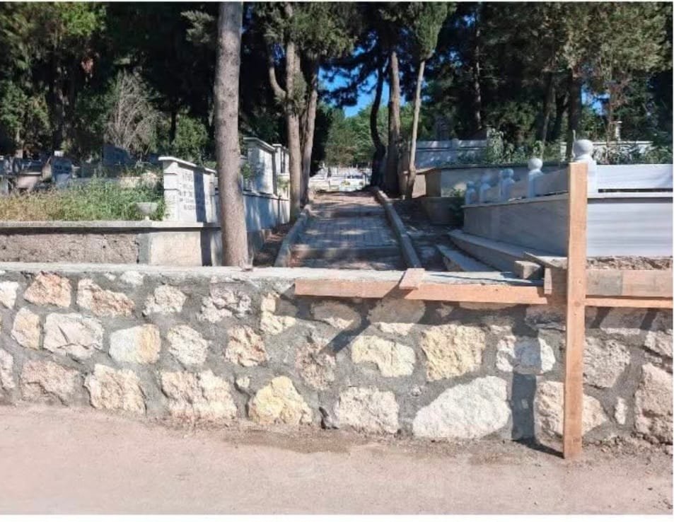 Geçerli görselin alternatif metni yok. Dosya adı: mezarlik1.jpg