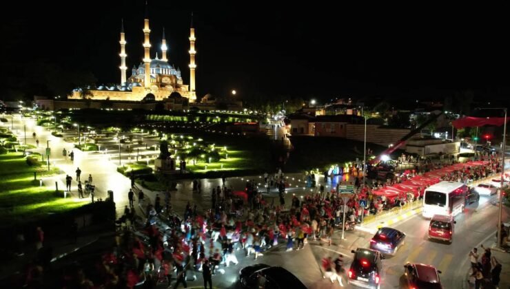 Zafer Bayramı coşkusu geceye taştı!