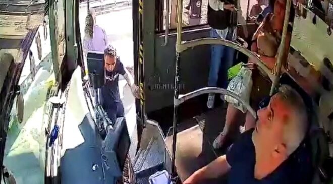 Fenalaşan yolcuyu hastaneye yetiştirdi!