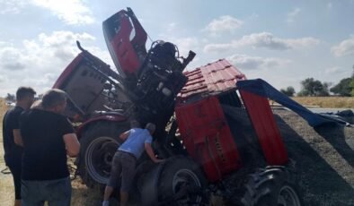 Ayçiçeği yüklü traktör devrildi; 1’i ağır 2 yaralı!
