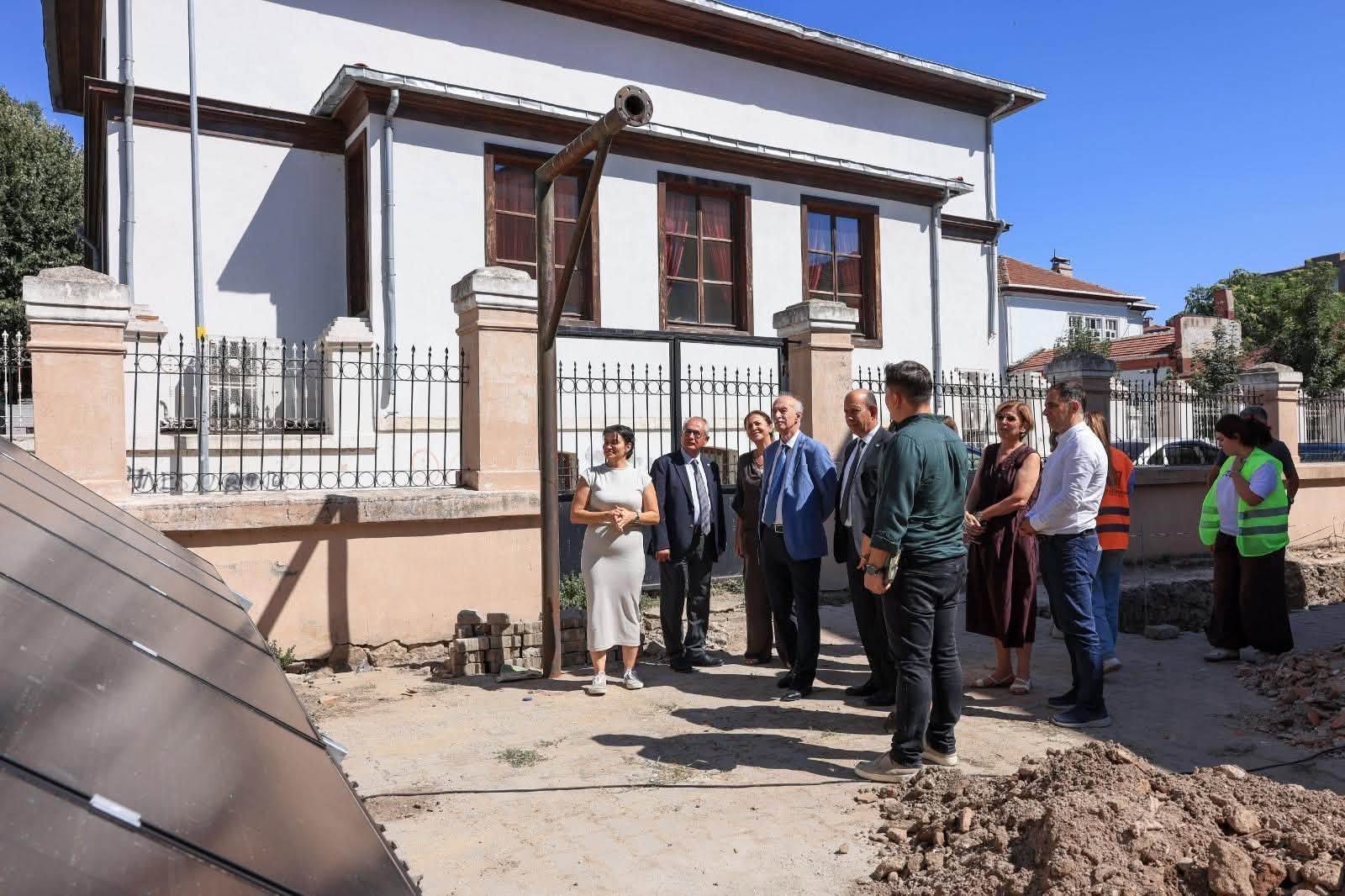 Geçerli görselin alternatif metni yok. Dosya adı: tu-italyan-kilisesi1.jpg