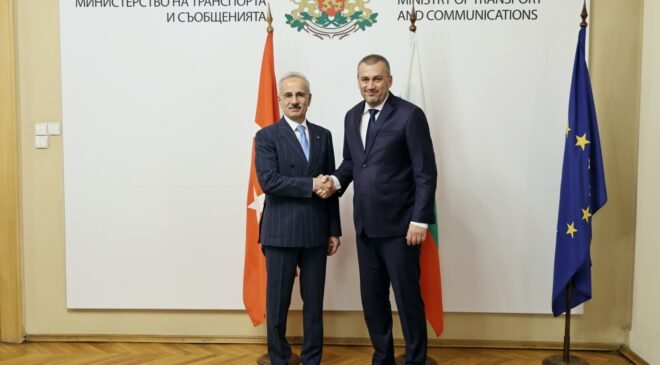 Bakan Uraloğlu komşuda