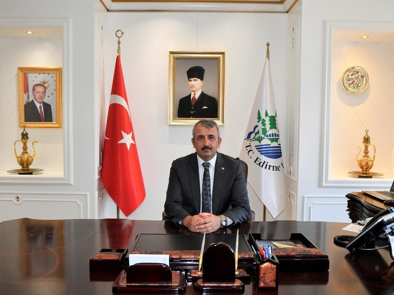 Geçerli görselin alternatif metni yok. Dosya adı: vali-yunus-sezer.jpg
