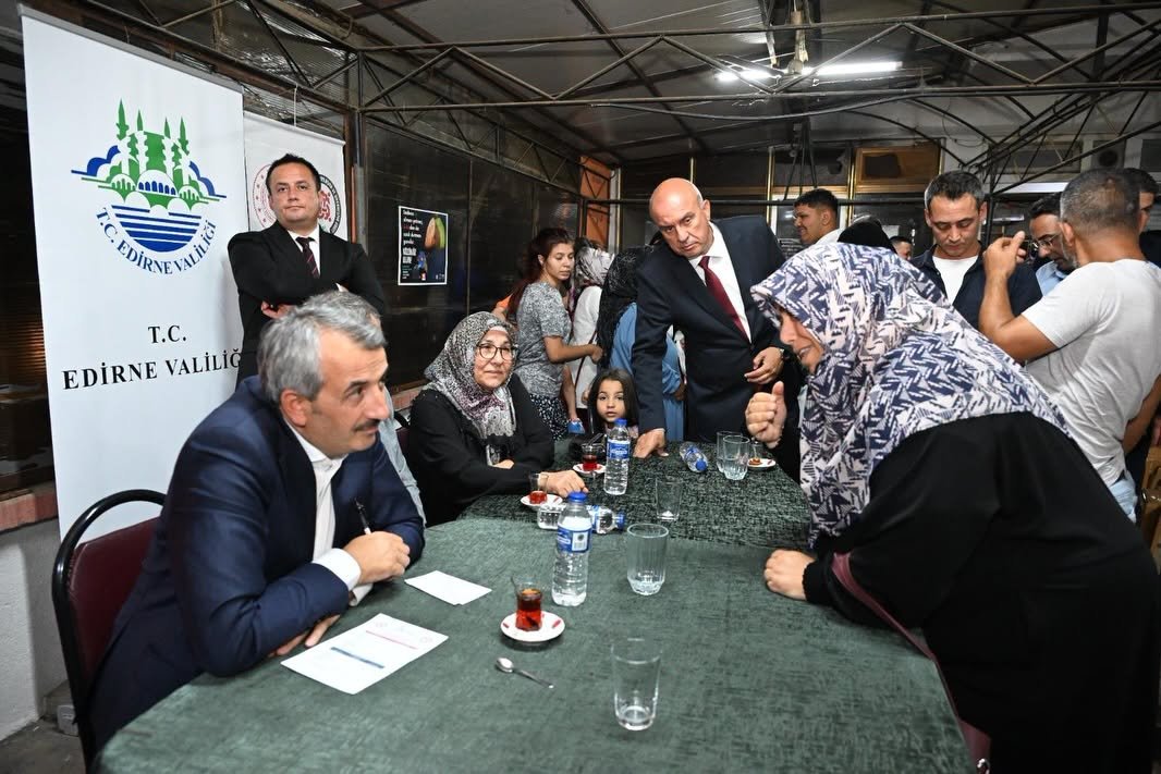 Geçerli görselin alternatif metni yok. Dosya adı: vali.jpg