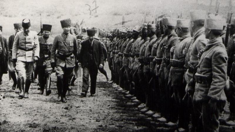 Geçerli görselin alternatif metni yok. Dosya adı: zafer-bayrami-1.jpg