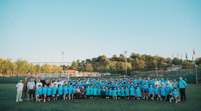 Şükrüpaşa Spor’dan futbolculara ‘tatlı’ ziyaret