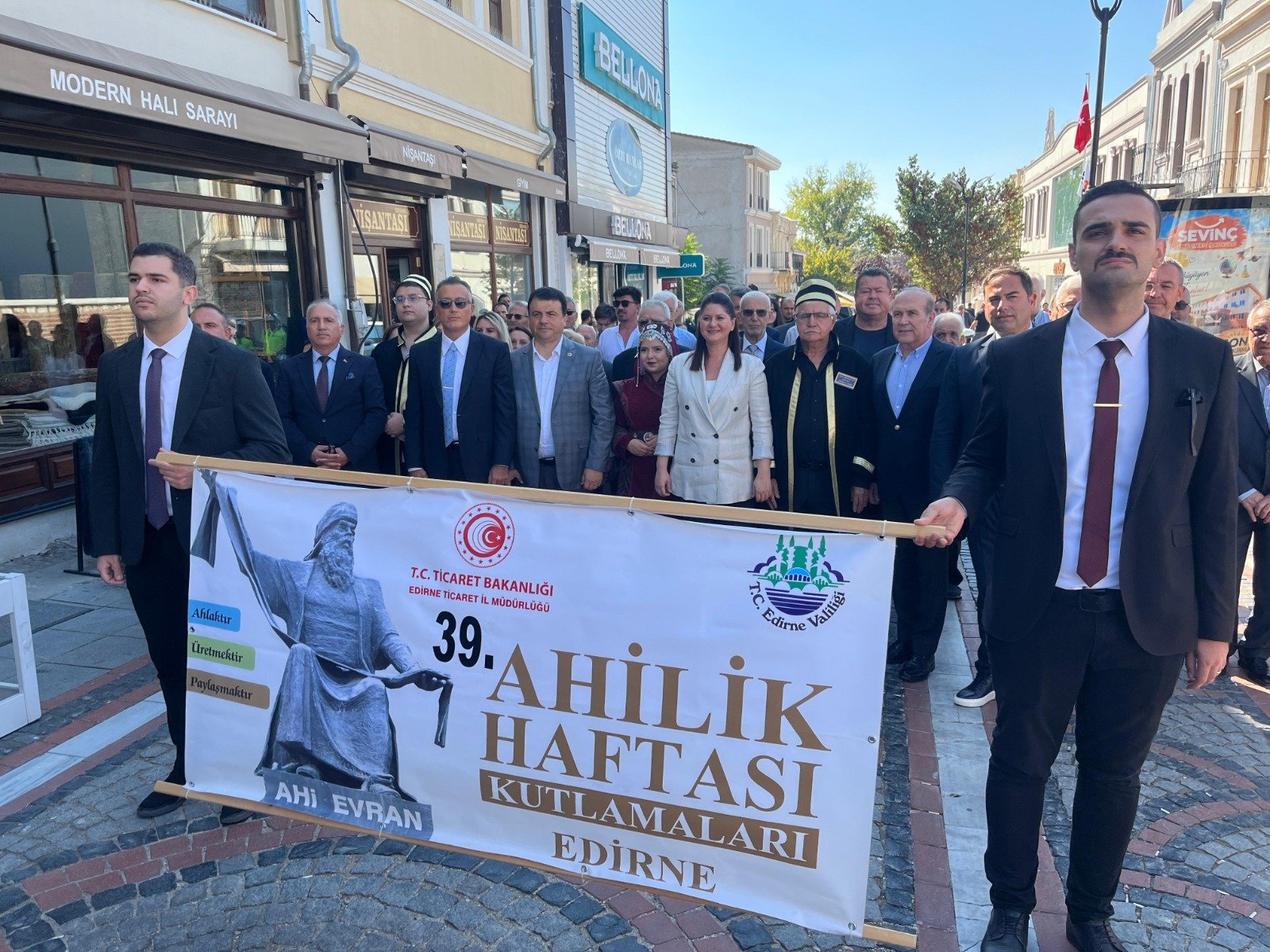 Geçerli görselin alternatif metni yok. Dosya adı: ahilik-10.jpeg