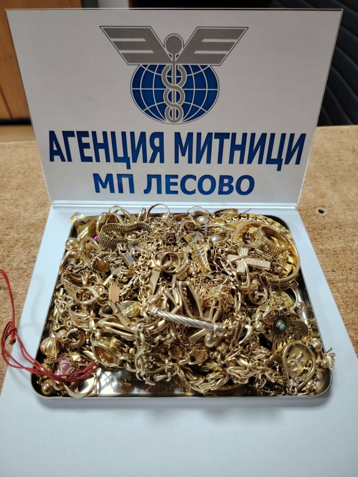 Geçerli görselin alternatif metni yok. Dosya adı: altin-1.jpg