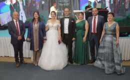 Salonda düğün, fuayede memleket
