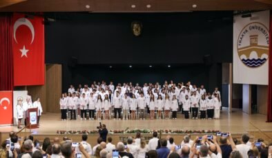 Tıp Fakültesi’nde beyaz önlük coşkusu
