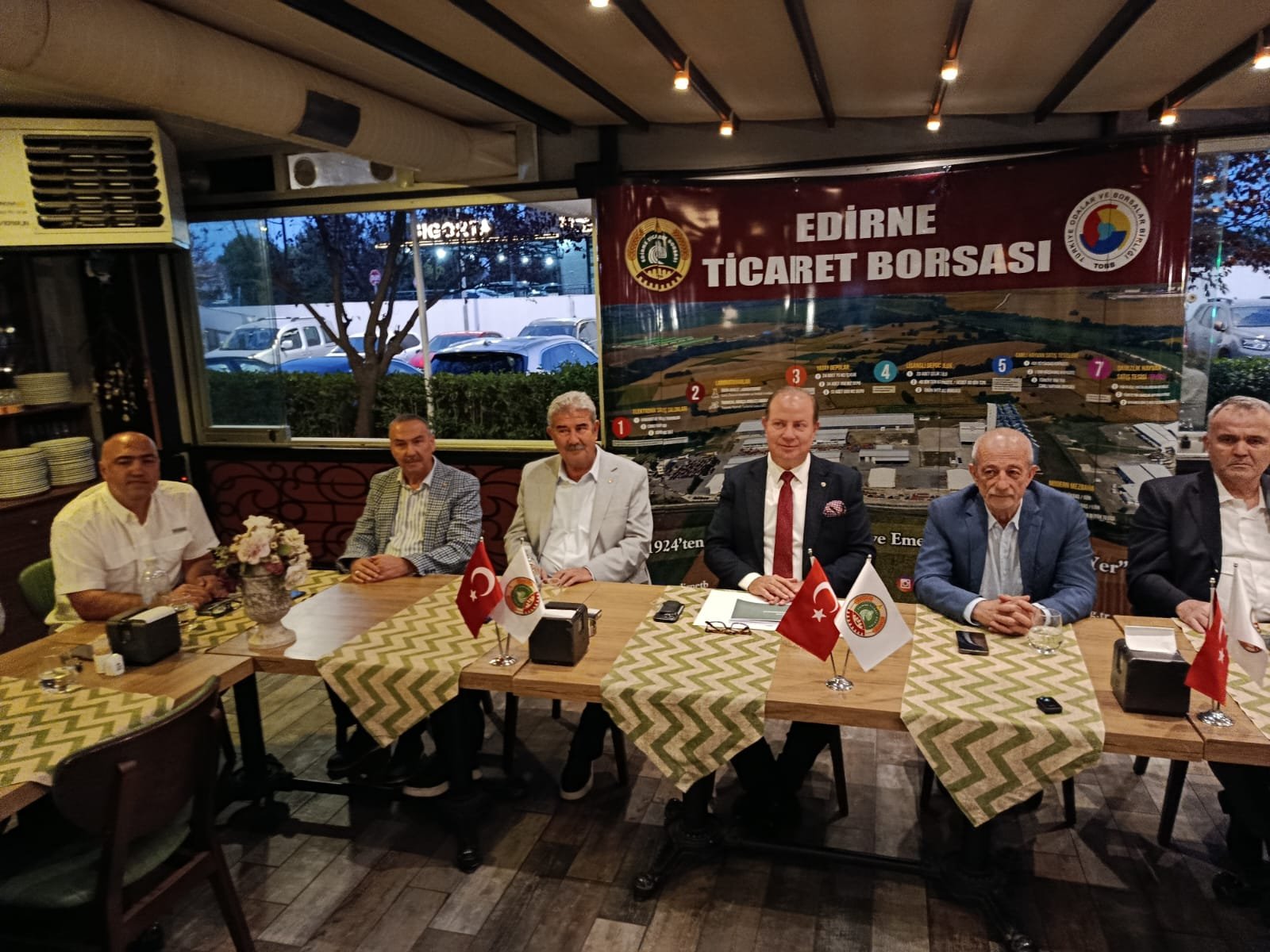 Geçerli görselin alternatif metni yok. Dosya adı: borsa-oguz-kurban1.jpg