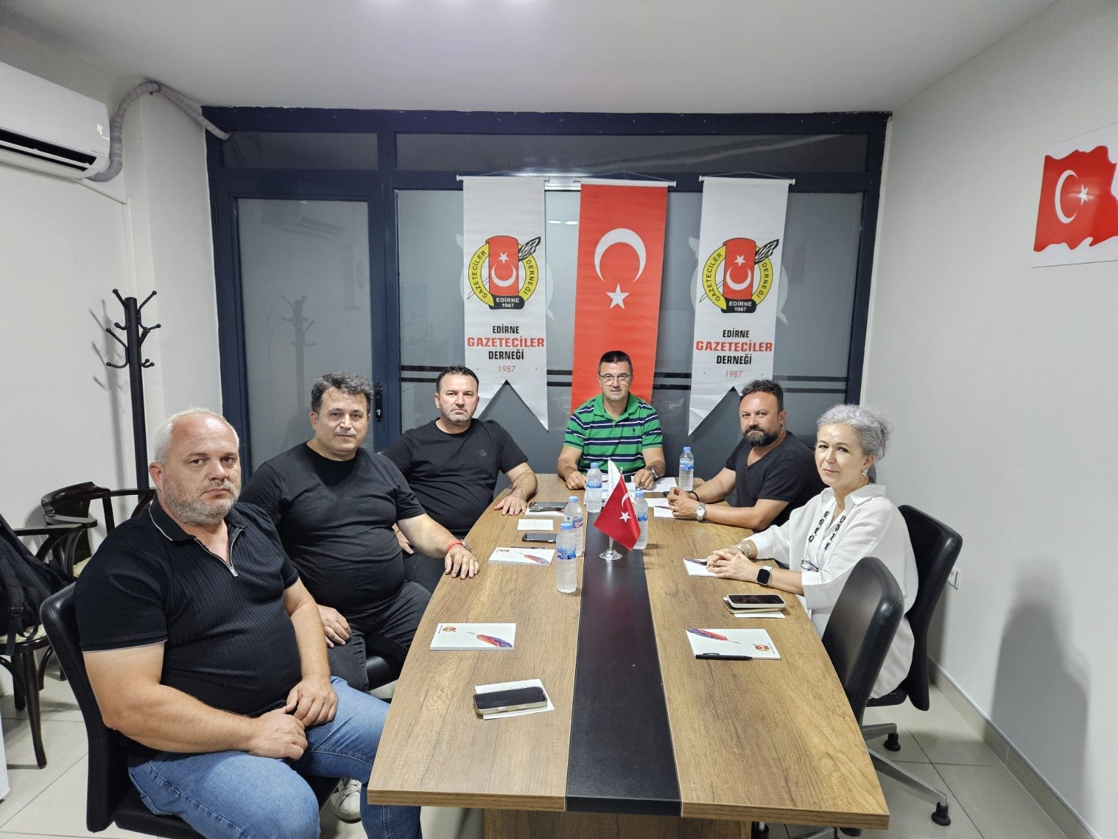 Geçerli görselin alternatif metni yok. Dosya adı: egd-buro.jpg
