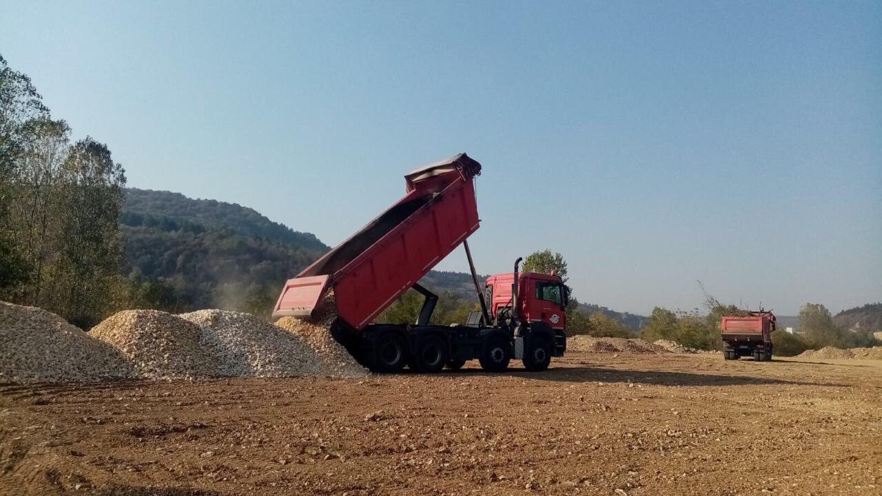 Geçerli görselin alternatif metni yok. Dosya adı: kamyon1.jpg